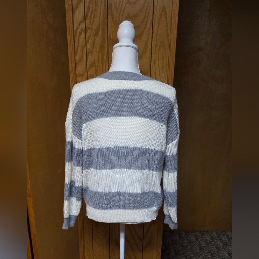 Shein Women’s Striped Knit Sweater Size Small Gray White Long Sleeve Pullover - Picture 3 of 6